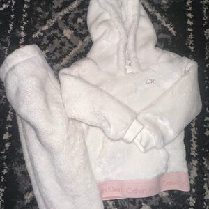 Baby girl 3-6 month Calvin Klein White and Pink Fleece Set